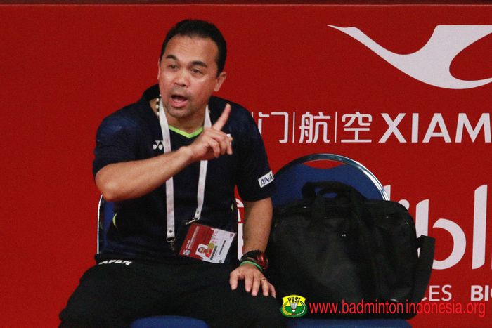 Rionny Mainaky saat menjadi pelatih Jepang pada Kejuaraan Dunia 2015 di Istora Senayan, Jakarta.