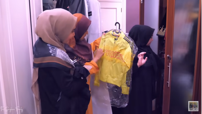 Shireen terkejut dengan baju masa lalu Melly Goeslaw