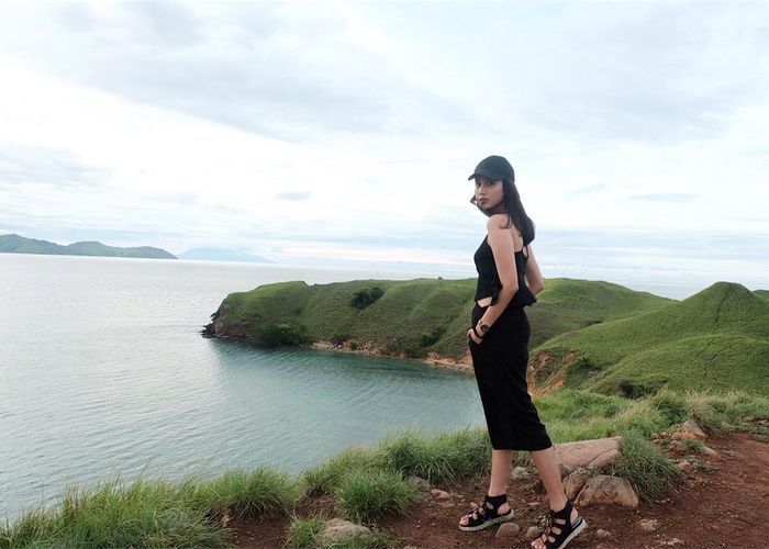Shabrina hobi travelling