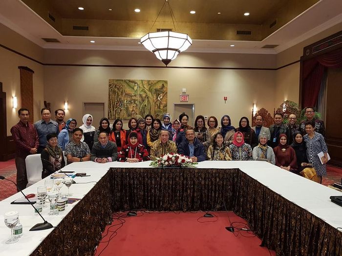 Ibunda Ayu Ting Ting meeting bersama IWAPI di Kedubes RI sebelum hadiri Konferensi Wanita PBB.