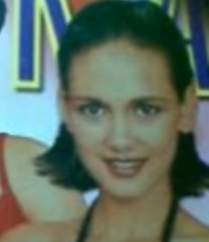 Luna Maya saat menjadi cover majalah Aneka. (YouTube Before And After)