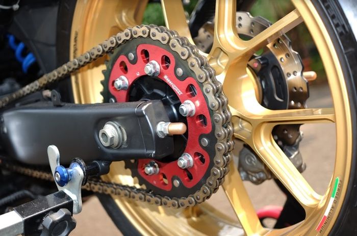 Yamaha YZF-R25 Airbrush keluaran 2016 milik Indra Gunawan Laksmono Ai-Tech Speed Shop Garapan Salim Airbrush