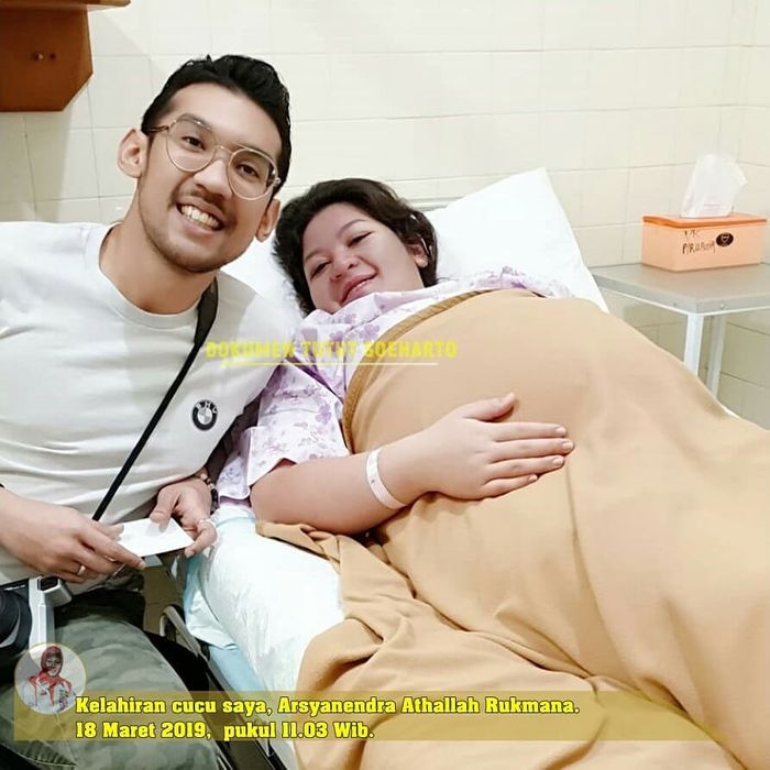 Ajie mendampingi istrinya melahirkan