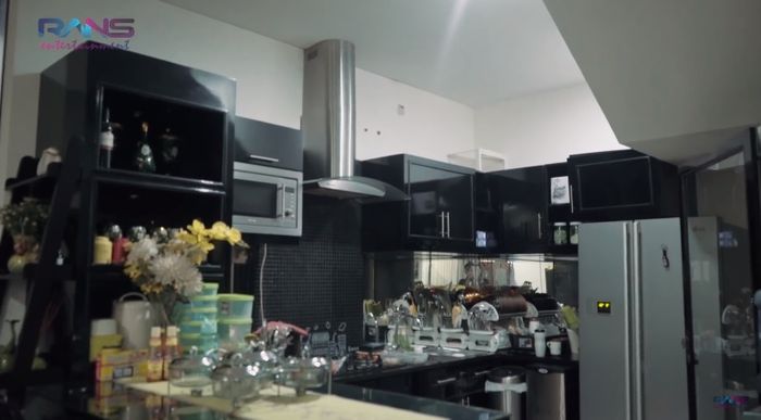 Dapur rumah Soimah di Jakarta