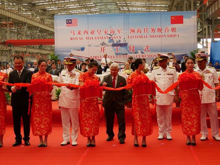 First steel cutting ceremony LMS pesanan Malaysia di Chinese shipyard Wuchang Shipbuilding Industry Group.