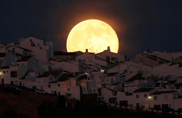 Fenomena supermoon tahun 2014 di Spanyol
