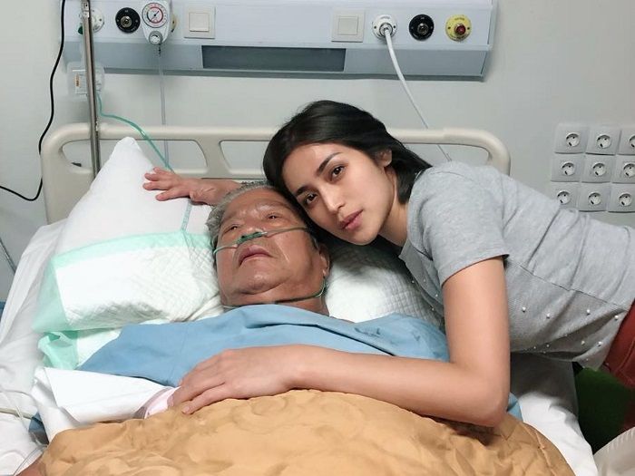Jessica Iskandar dan sang ayah Hardi Iskandar dirawat akibat penyakit batu ginjal
Instagram/inijedar