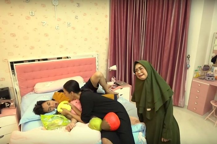 Baim Wong dan Paula Verhoeven Pamer Kemesraan di Ranjang Kamarnya, Ria Ricis Baper: Hidup Ini Emang Berat Banget Ya Allah