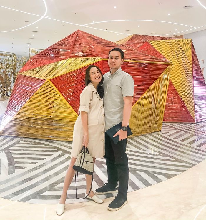 5 Pesona Menantu Dewi Yull, Calon Mama Muda Cantik Mantan Kekasih Nino RAN