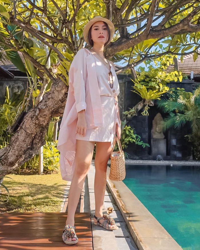 5 Pesona Menantu Dewi Yull, Calon Mama Muda Cantik Mantan Kekasih Nino RAN