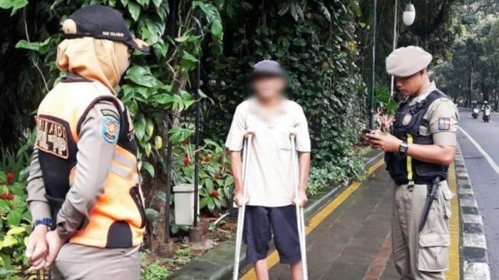 Fakta - fakta seorang pengemis viral di Bogor, pulang pergi mengemis pakai mobil