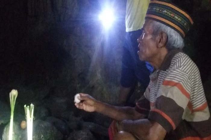 Ritual yang dilakukan sebelum masuk gua