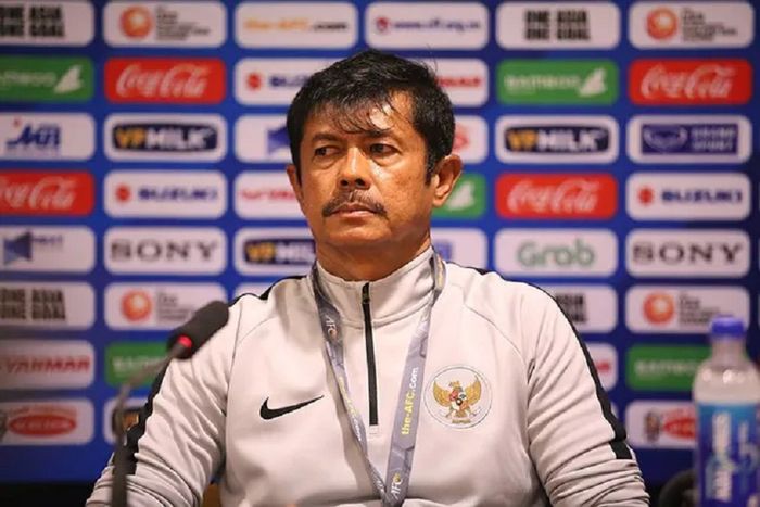 Pelatih Timnas U-23 Indonesia Indra Sjafri tampil  dalam konferensi pers usai dikalahkan Timnas U-23 Thailand 4-0 dalam Kualifikasi Piala Asia U-23 2020 di Stadion Nasional My Dinh, Hanoi, Vietnam, Jumat (22/3/2019).