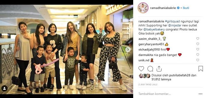 Foto Nia Ramadhani bersama Girl Squad