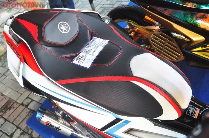 Jok dimodifikasi mirip single seater