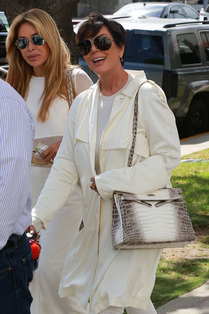 Kris Jenner ternyata pernah membawa tas Hermes 2,8 miliar rupiah yang sama dengan yang dibawa Syahrini