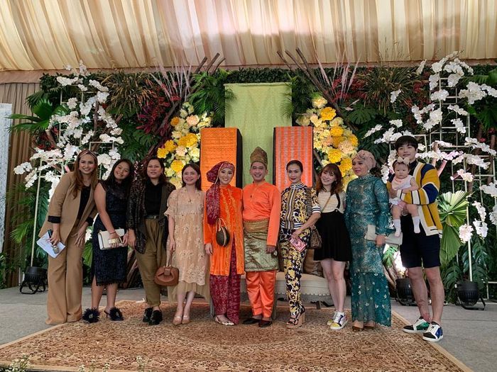 Penampilan Sarwendah saat gelar acara baby shower mewah anak kedua dengan mengusung tema adat Jambi