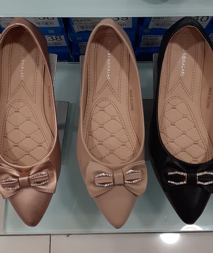 Keren Abis 8 Koleksi  Terbaru  Flat Shoes  Yongki Komaladi 