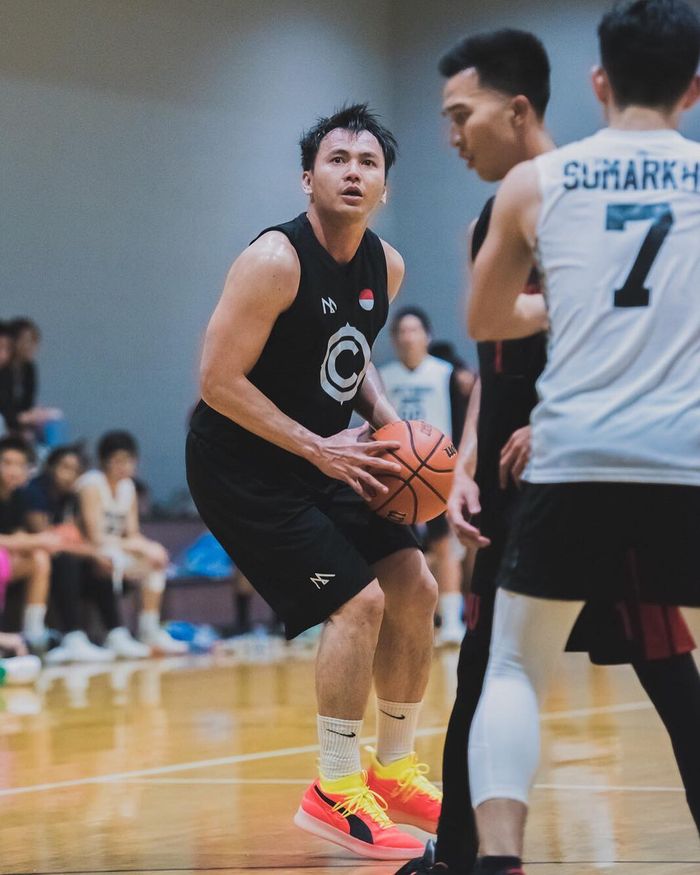 Pebasket tampak percaya diri