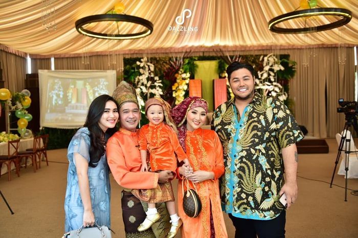 Penampilan Ayu Ting Ting di acara 7 bulanan Sarwendah.