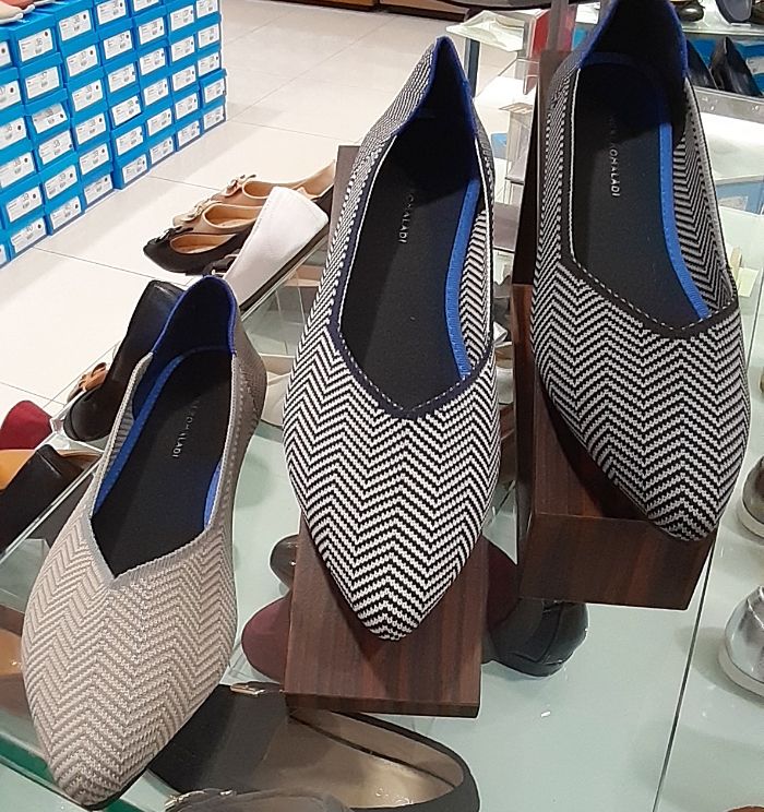 Keren Abis 8 Koleksi  Terbaru Flat Shoes  Yongki Komaladi 