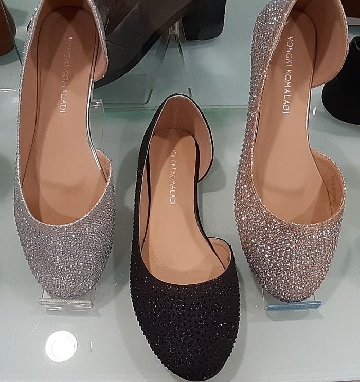 Keren Abis 8 Koleksi  Terbaru Flat Shoes  Yongki Komaladi 