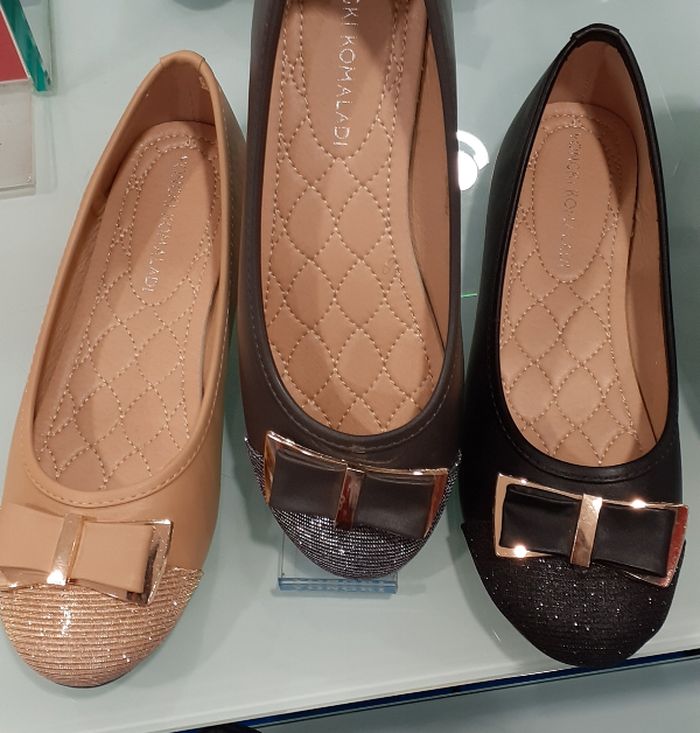 Keren Abis 8 Koleksi  Terbaru Flat Shoes  Yongki Komaladi 