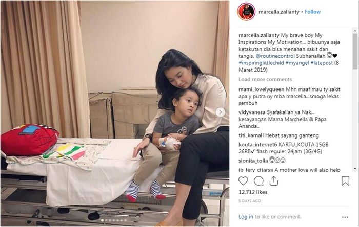 Marcella Zalianty menemani pemeriksaan  medis secara rutin.