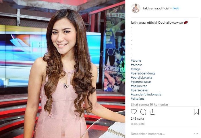 Potret Fakhrana saat jadi presenter olahraga