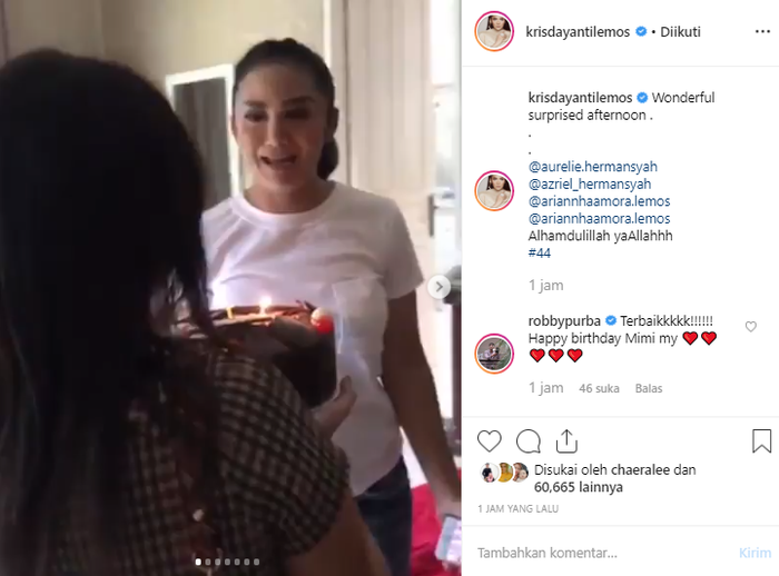Krisdayanti dapat kejutan dari Aurel dan Azriel