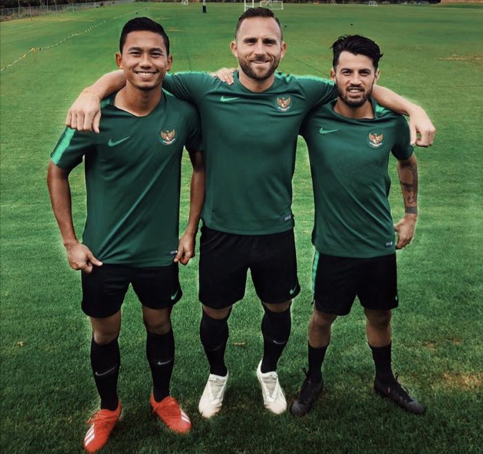 Pemain Bali United, Ricky Fajrin, Ilija Spasojevic, dan Stefano Lilipaly, ketika berlatih bersama skuuat timnas Indonesia.