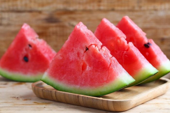 Tidak banyak yang Tahu! Ini 5 Buah-Buahan yang Mampu Membuat Kulit Sehat dari Dalam - Semangka