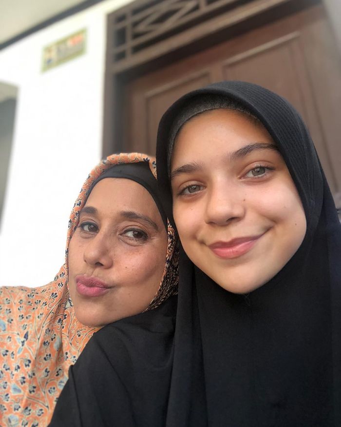 Ayu Azhari & Isabel Tramp 