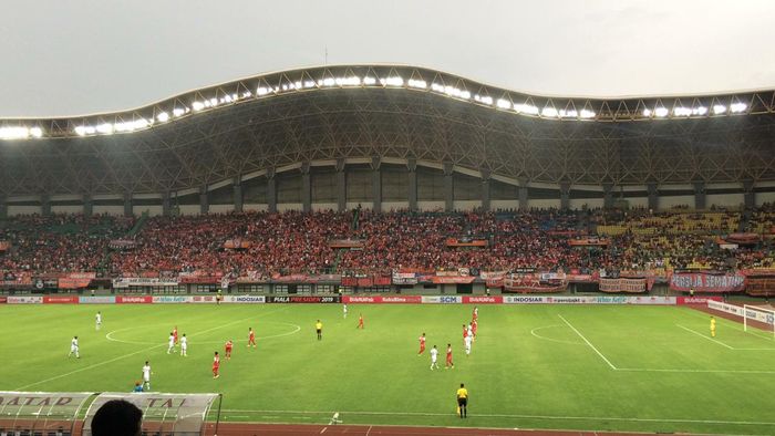 Suasana pertandingan Persija Jakarta melawan Kalteng Putra pada babak delapan besar Piala Presiden 2019 di Stadion Patriot Chandrabhaga, Bekasi, Kamis (28/3/2019).