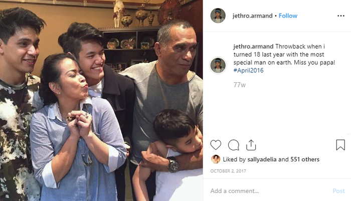 Kenangan Jennifer Jill Supit bersama mendiang suami dan ketiga anaknya