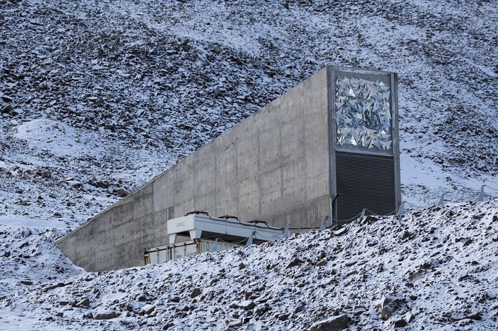 Bangunan Doomsday Vault tampak luar