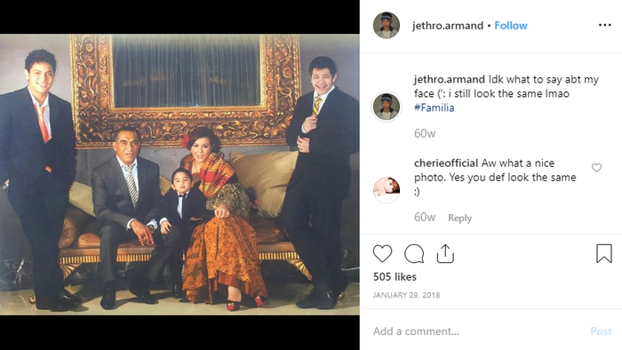 Jennifer Jill Supit bersama mendiang suami dan ketiga anaknya