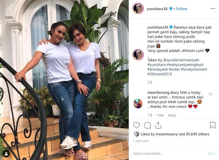 Gaya Yuni Shara dan Krisdayanti saat kenakan kaos putih dan jeans terlihat bak anak gadis