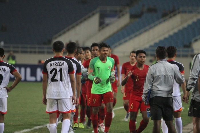 Pahlawan timnas U-23 Indonesia saat Bersua Brunei, Dimas Drajat (Baju Hijau), Tak Disertakan Rahmad Darmawan kala Bertanding Melawan Persebaya Surabaya di 8 besar Piala Presiden 2019