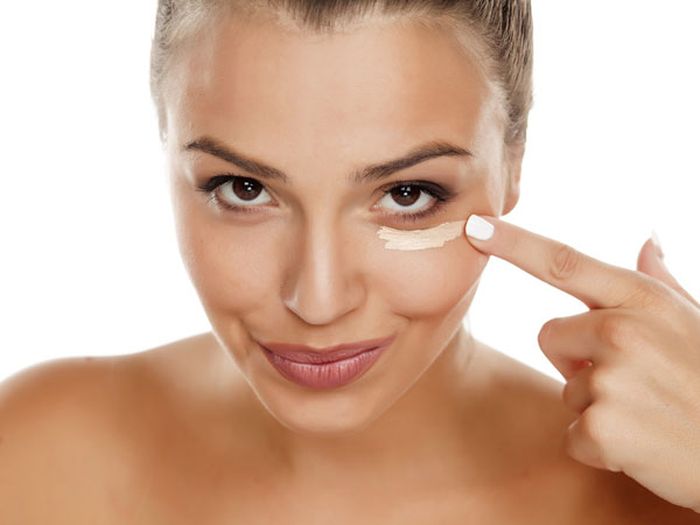 Sebelum Usia 30 Tahun, Ini Perawatan yang Wajib Dilakukan Agar Tetap Awet Muda! - Eye cream