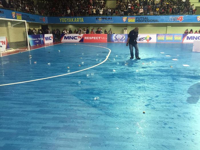 Suasana Lapangan GOR UNY pasca laga  Final Pro Futsal League 2019.