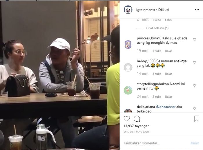 Naomi tampak setia menemani Sule minum dan merokok