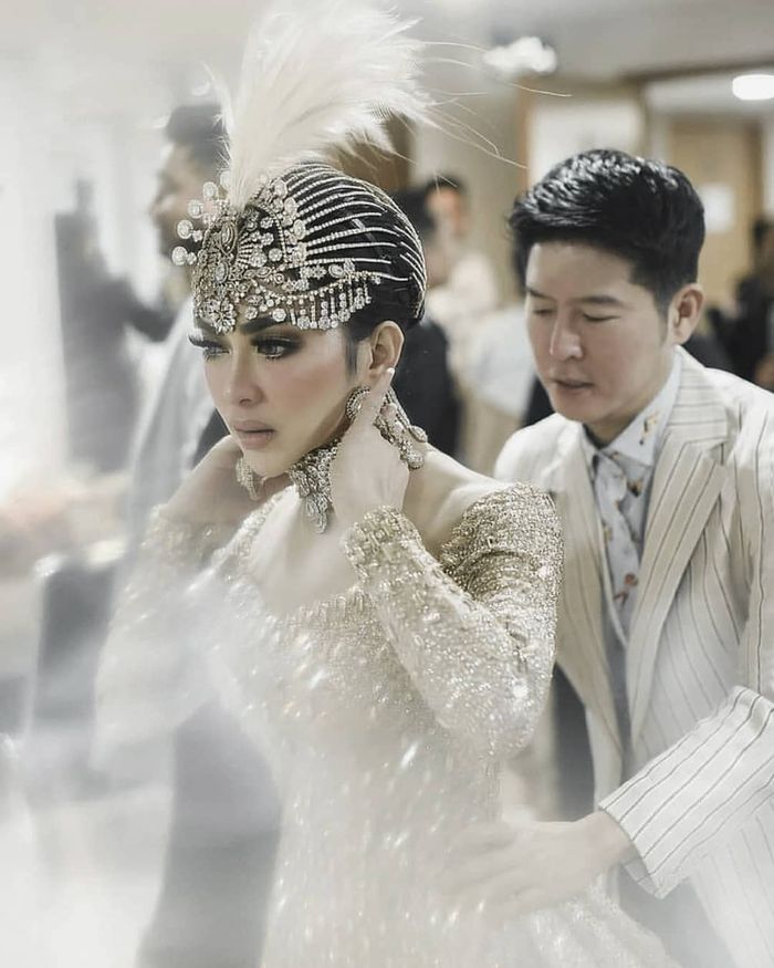 Syahrini kerap memakai karya dari desainer Sebastian Gunawan