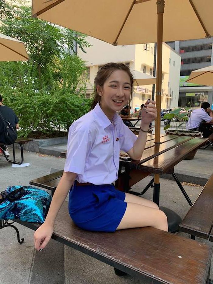 Ternyata Peerada Namwong sekolah di sekolahan khusus laki-laki.