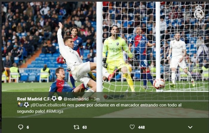 Gelandang Real Madrid, Dani Ceballos, mencetak gol ke gawang Huesca dalam partai Liga Spanyol di Estadio Santiago Bernabeu, Minggu (31/3/2019)
