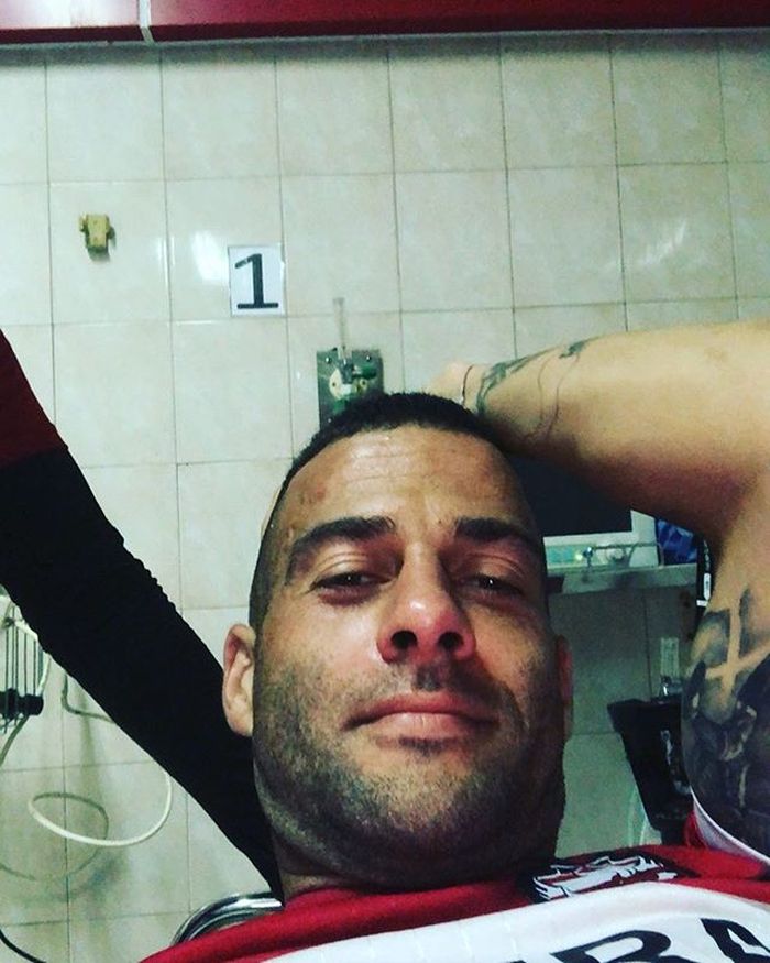 Unggahan penyerang Madura United, Aleksandar Rakic, yang memberi kabar terkait kondisinya setelah mendapatkan perawatan dari tim medis akibat benturan saat membela timnya melawan Persela Lamongan di perempat final Piala Presiden 2019.