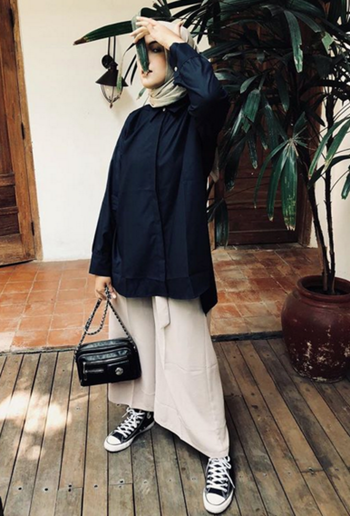 style hijab sepatu converse
