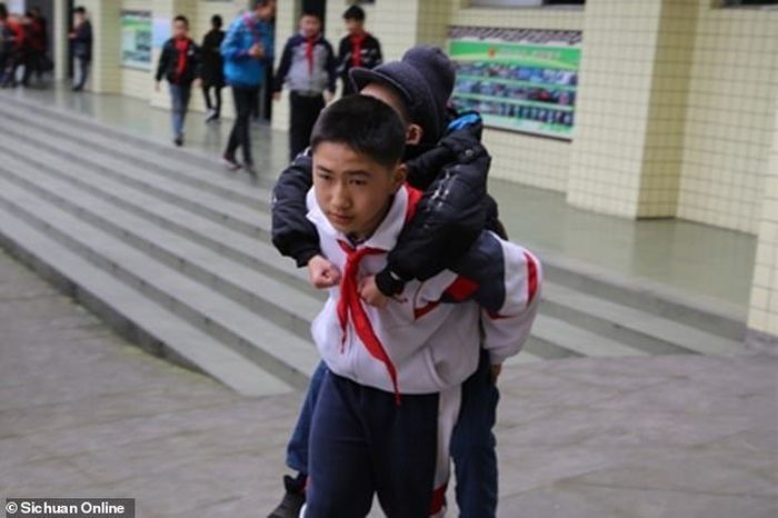 Xu menggendong Zhang setiap hari selama 6 tahun
