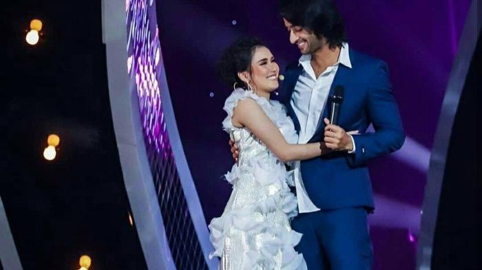 Kemesraan Ayu Ting Ting dan Shaheer Sheikh dalam satu panggung
