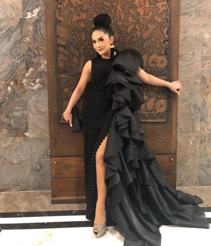 Penampilan glamor Krisdayanti